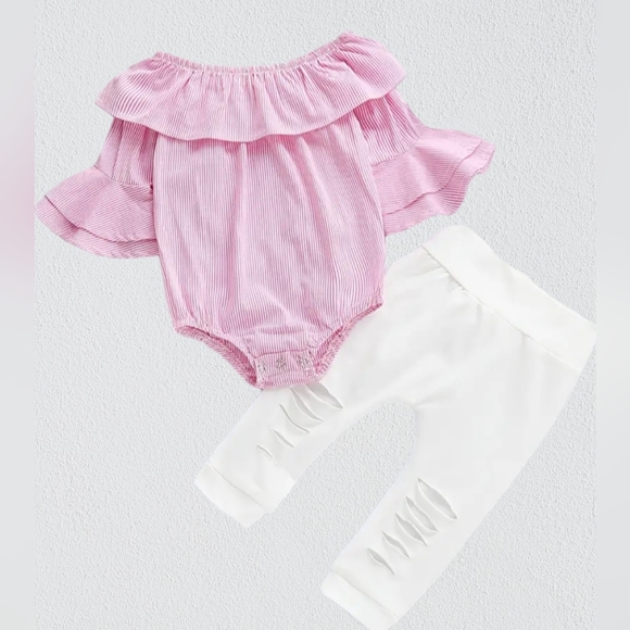 Girls 2 Piece Ruffled Top and Distressed Pants - Picture 1 of 8